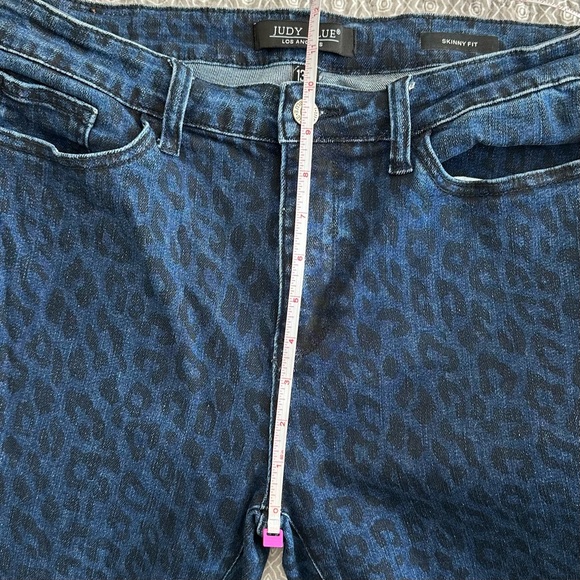 JUDY BLUE Jeans Mid-Rise Leopard Cheetah Print Skinny Raw Hem Blue Size 13/31 - Picture 11 of 15